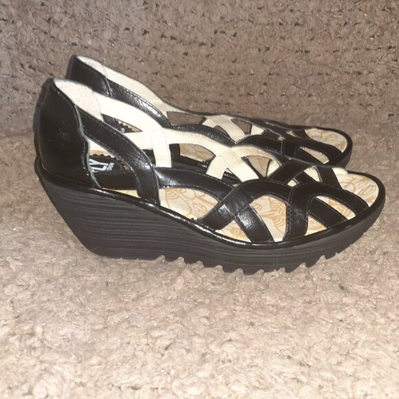 FLY LONDON-Yadi-Black Patent Leather Platform Wedge-Cage Cut-Out-Sz 39-Excellent - Picture 4 of 7